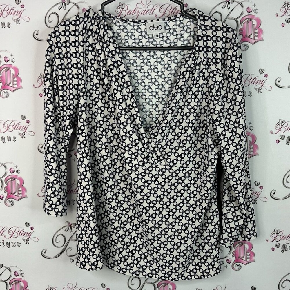Cleo long sleeve top Vneck chain link style Monochrome Patterned Blouse